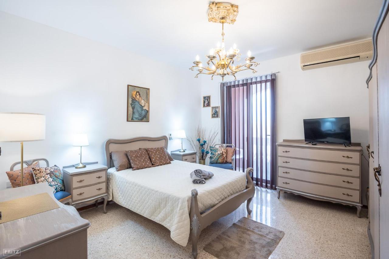 Close To Airport - Private Room With Private Bathroom Adults Only Gudja Екстер'єр фото